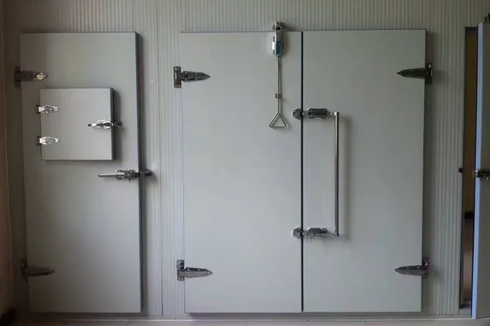 雙開半埋冷庫門 雙開半埋冷庫門